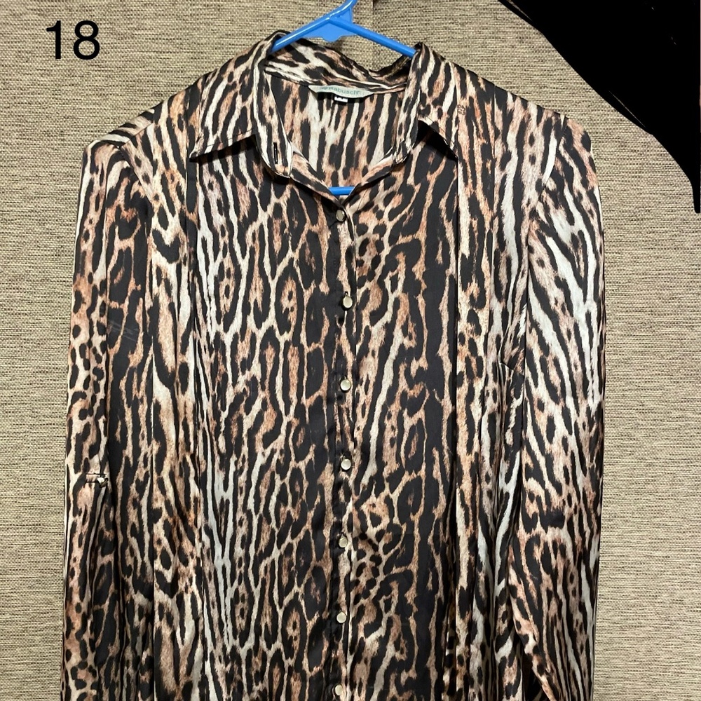 Women shirt with belt